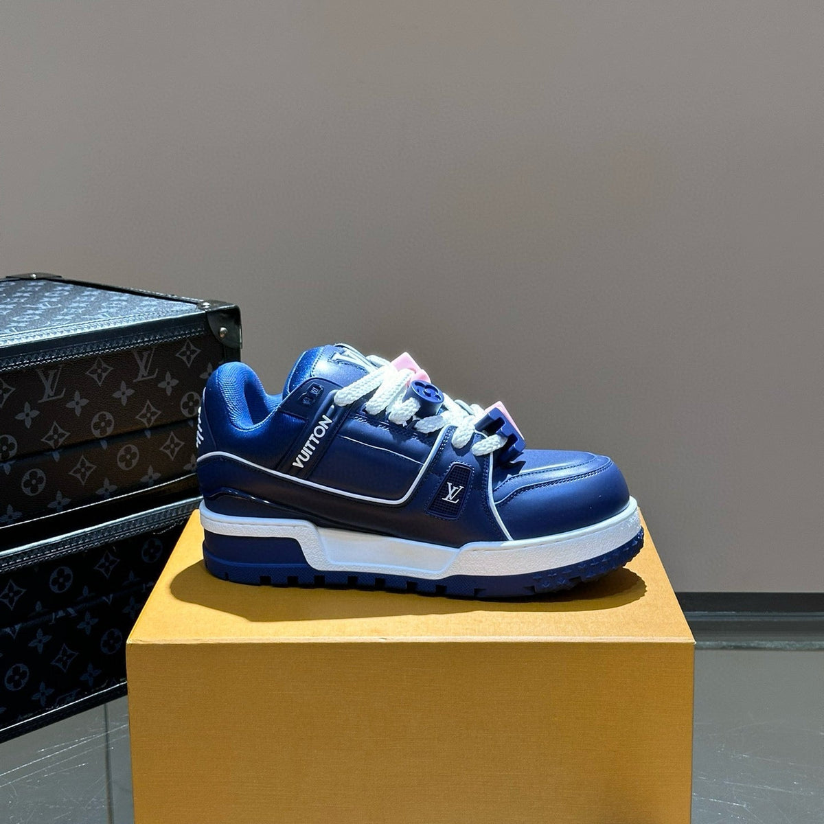 LOU TRAINERS