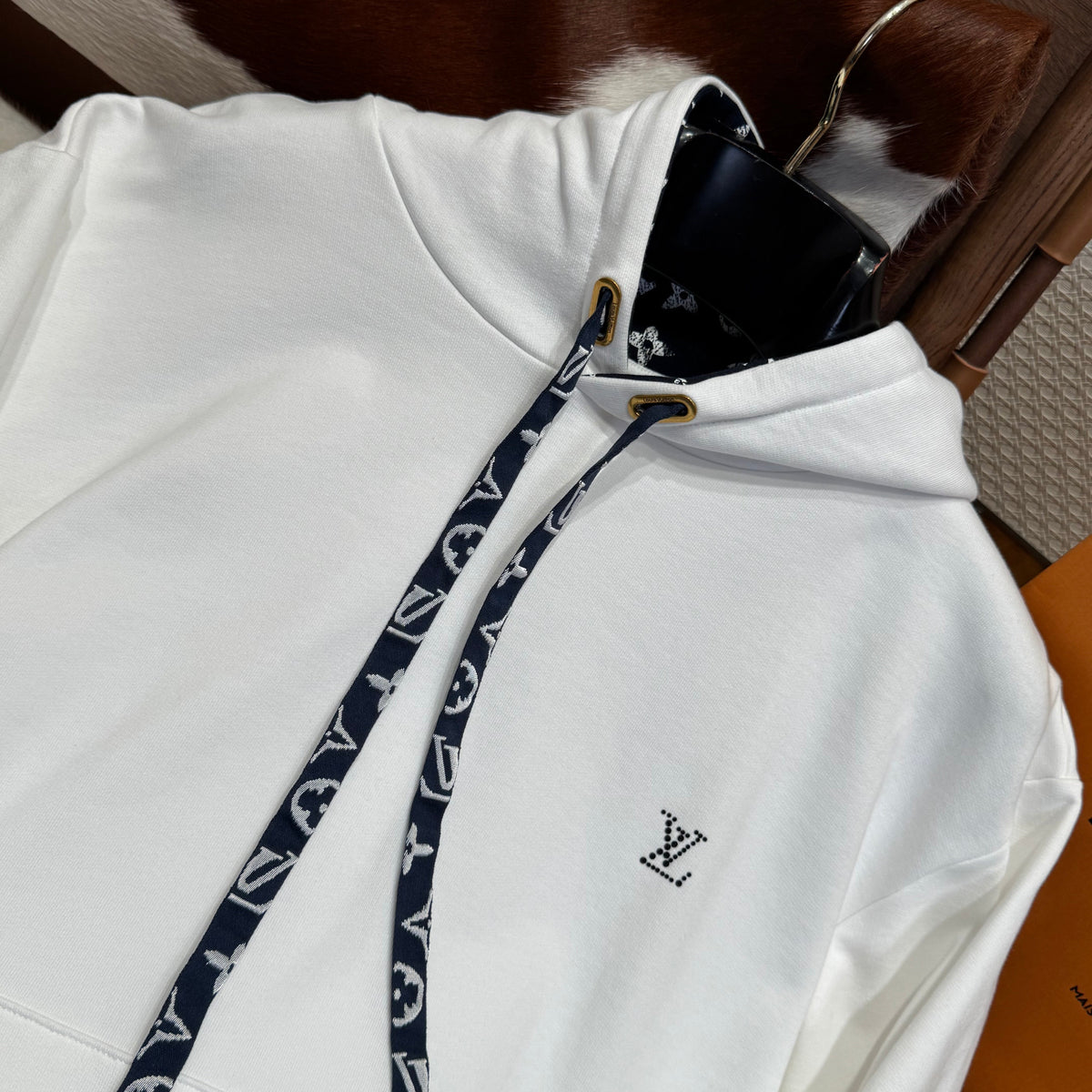 LOU HOODIE