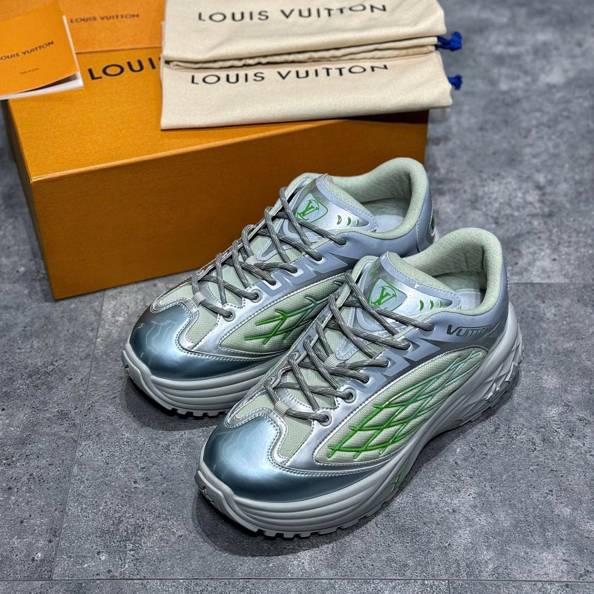 LOU DISCOVERY TRAINERS