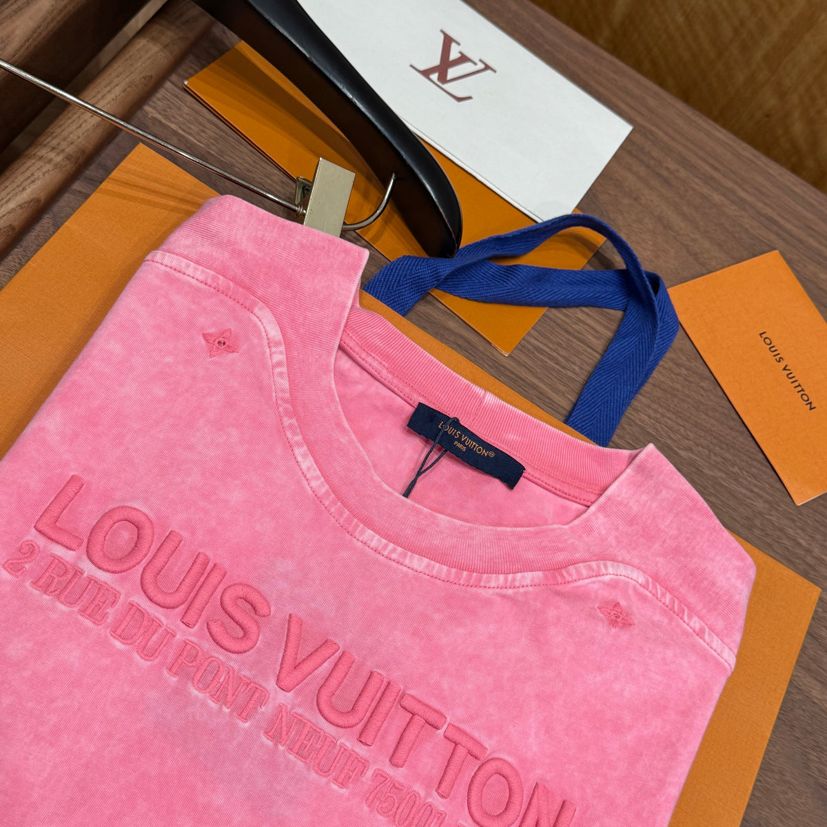 LOU T-SHIRT