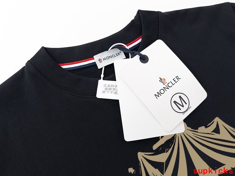Moncler Luxury Cloth