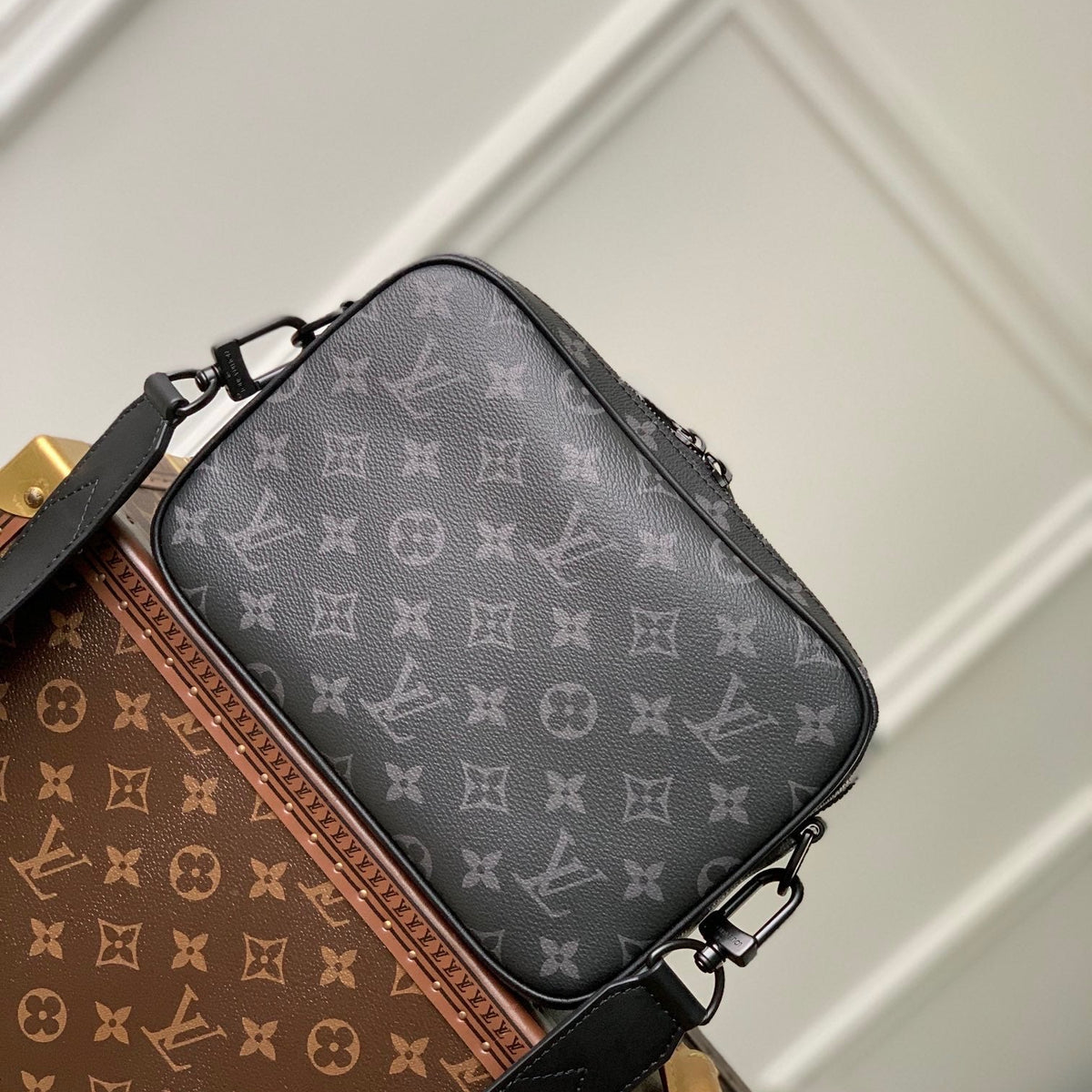 LOU STEAMER MESSENGER BAG