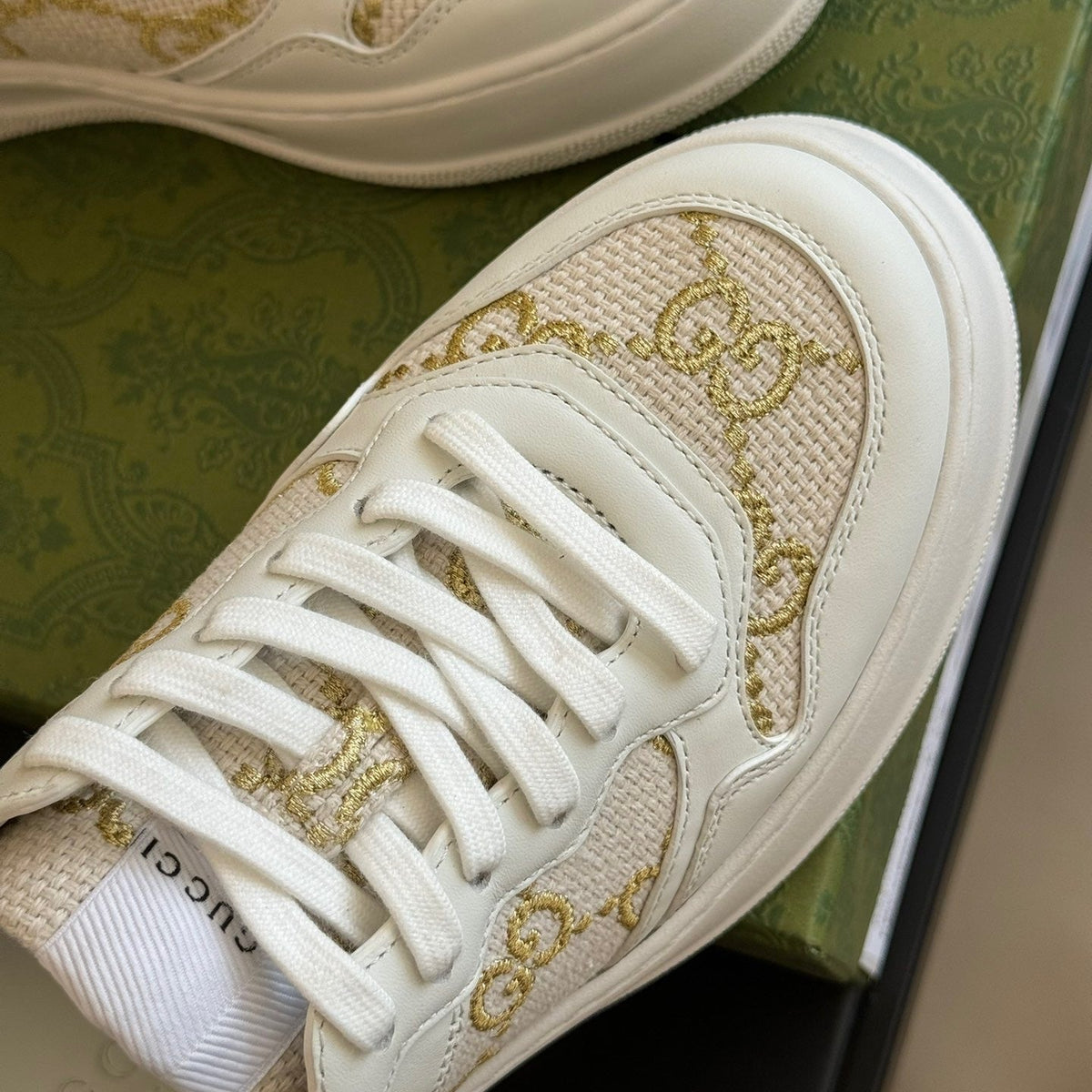 GG EMBOSSED SNEAKER