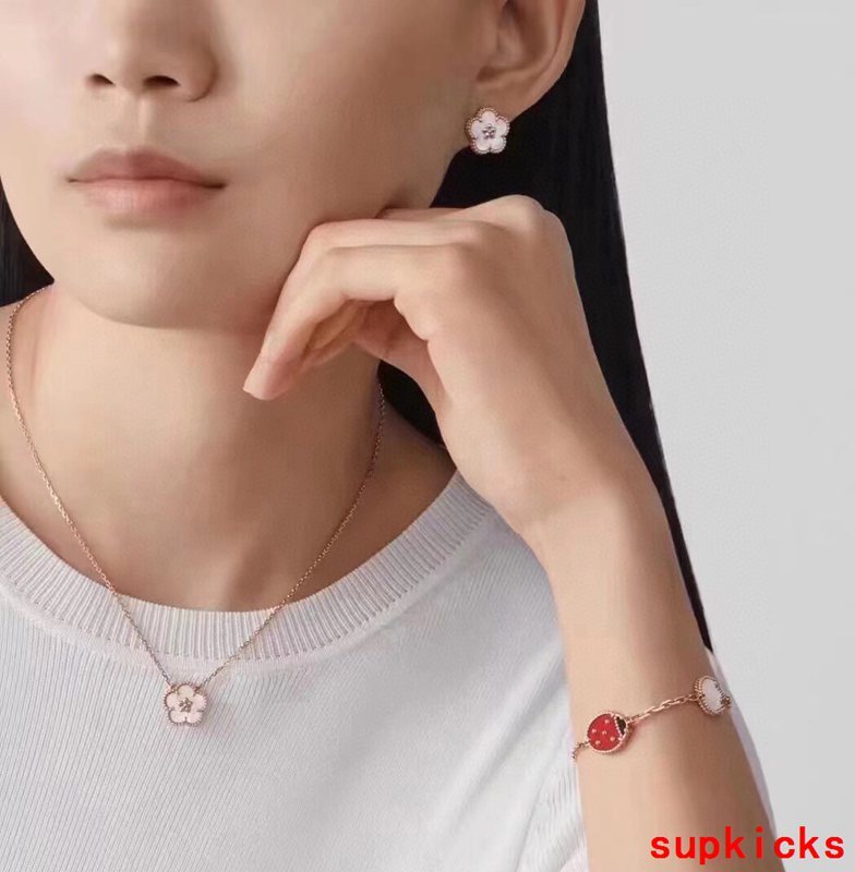 Van Cleef & Arples Jewelry