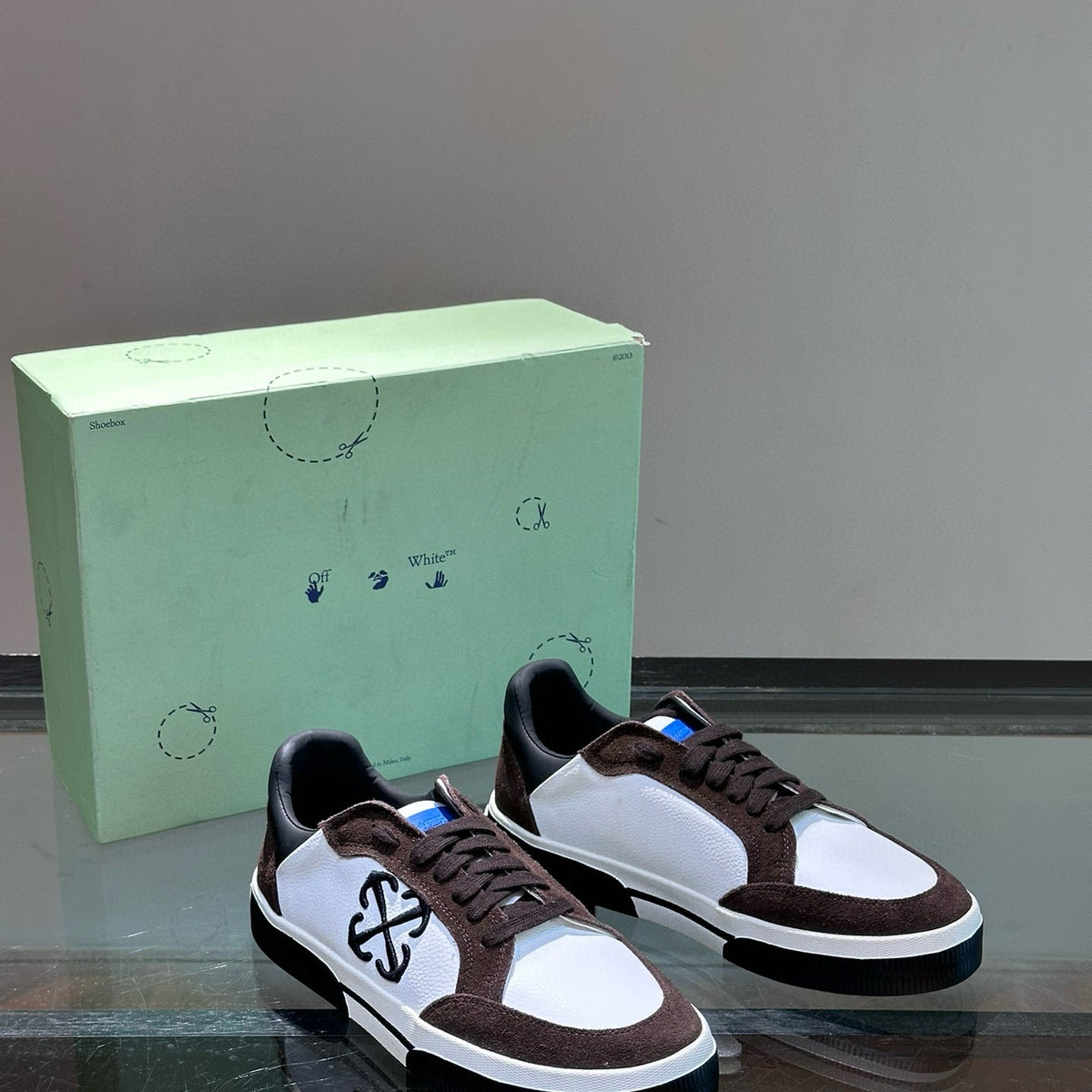 OFF W TRAINERS