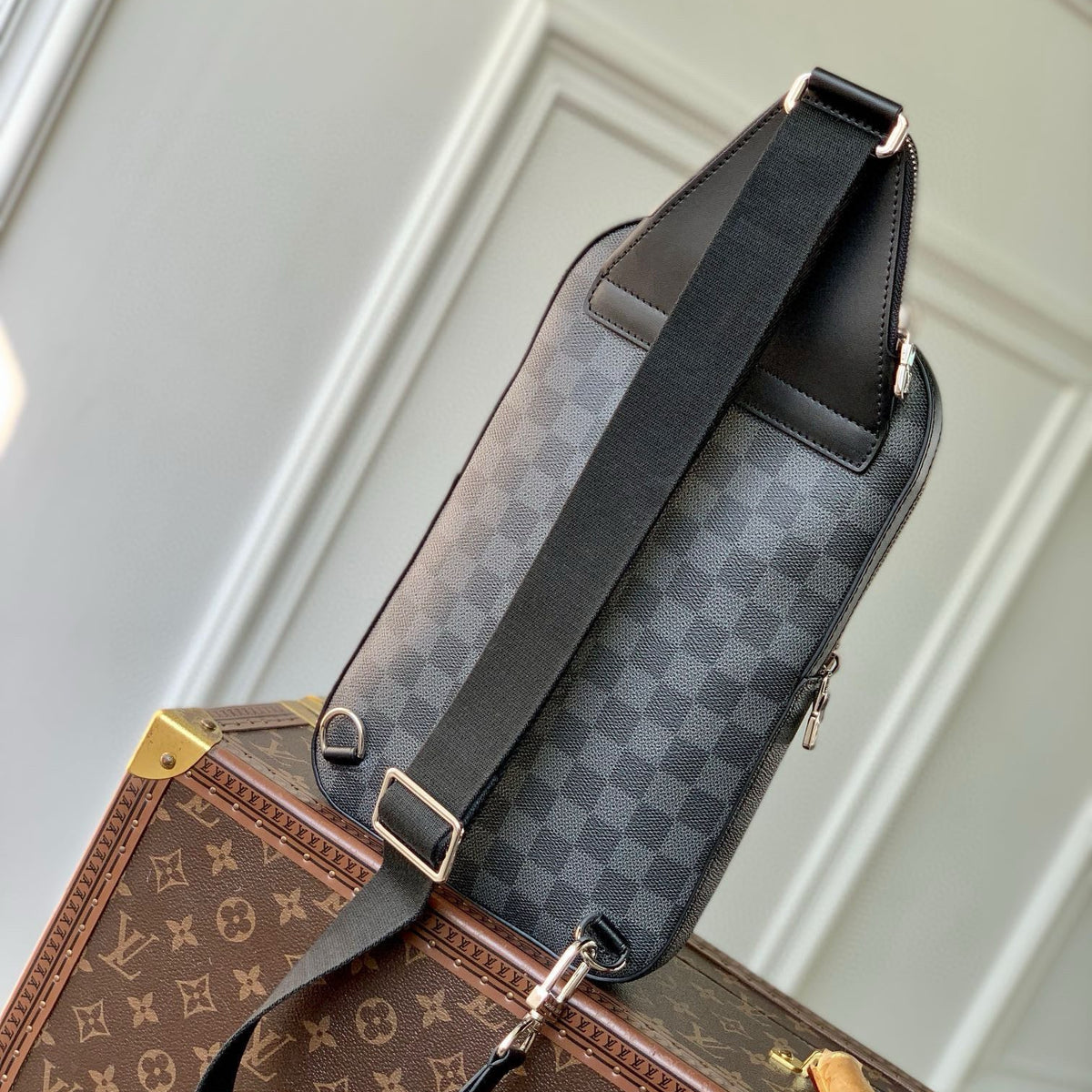 LOU AVENUE PM SLING BAG