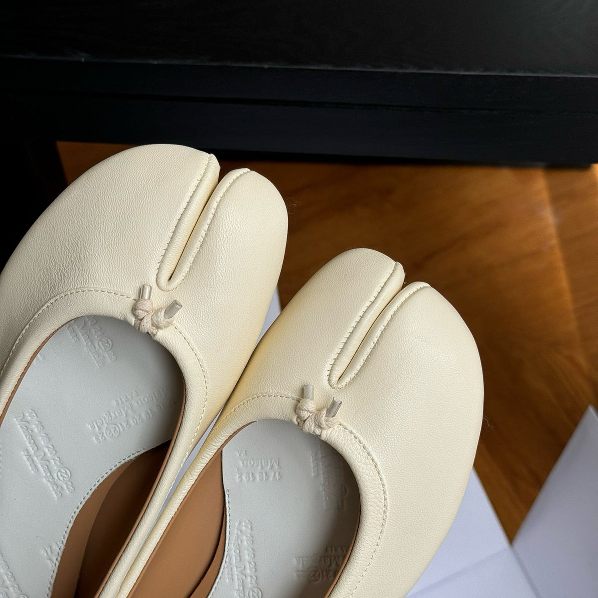 MAISON M TABI BALLET FLATS