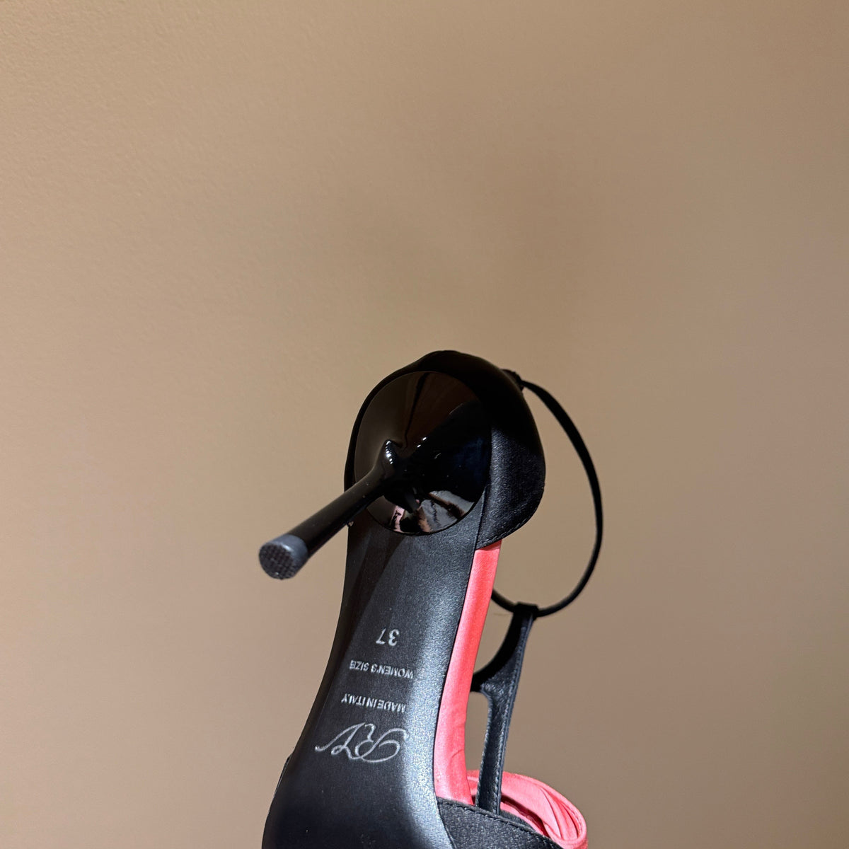 ROGER V HEELS