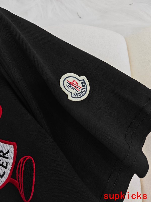 Moncler Luxury Cloth