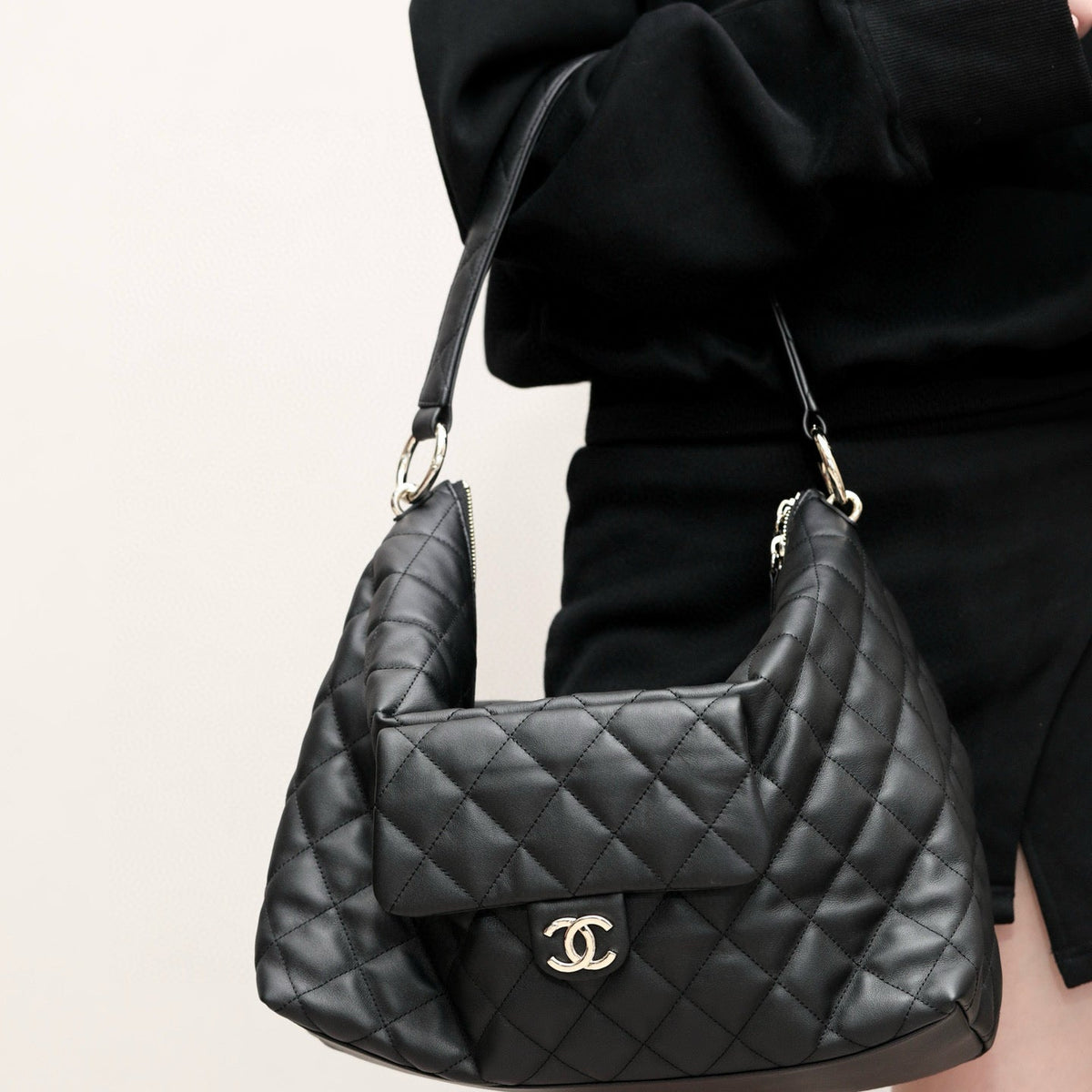 CC 23B MAXI HOBO BAG