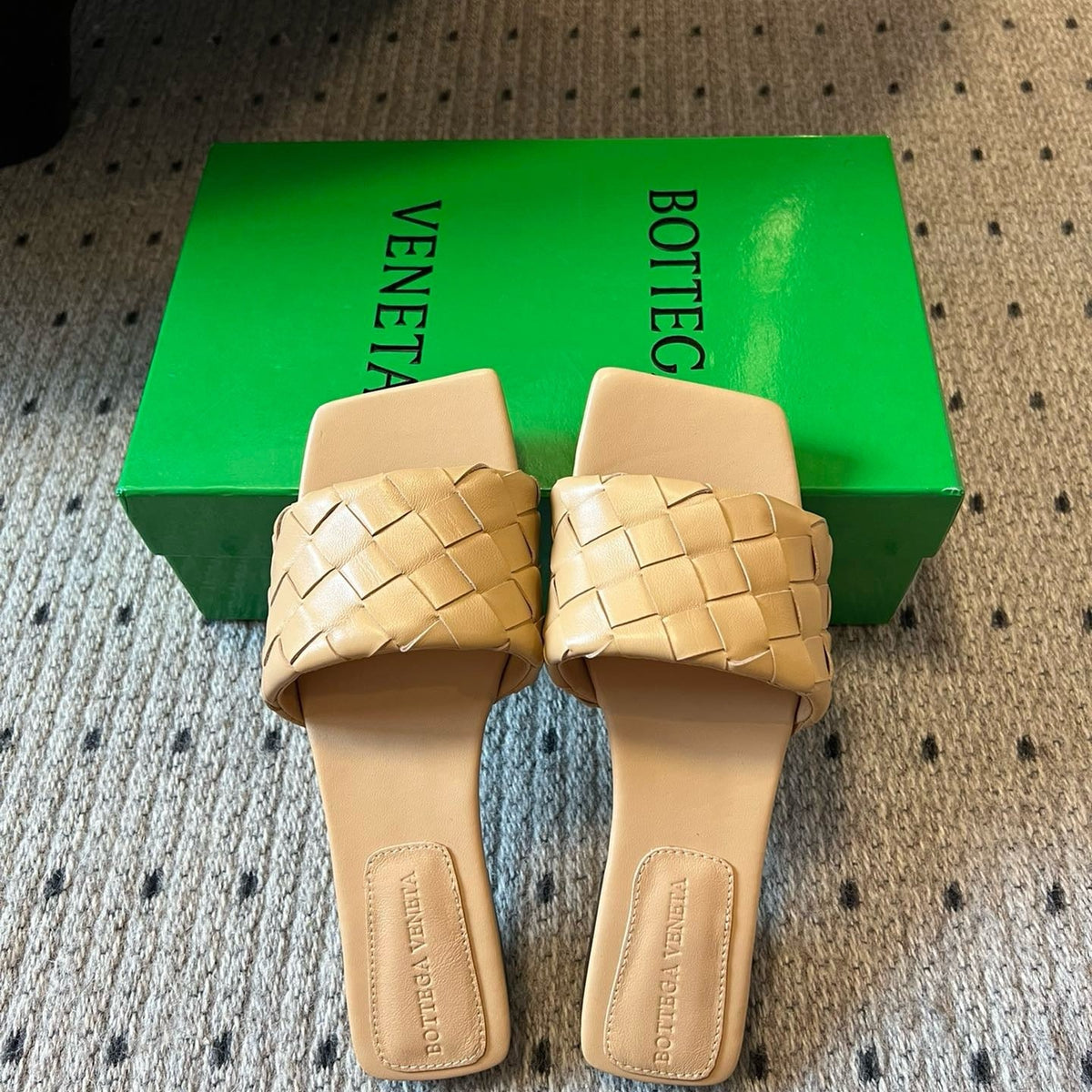 BOTT V SANDALS