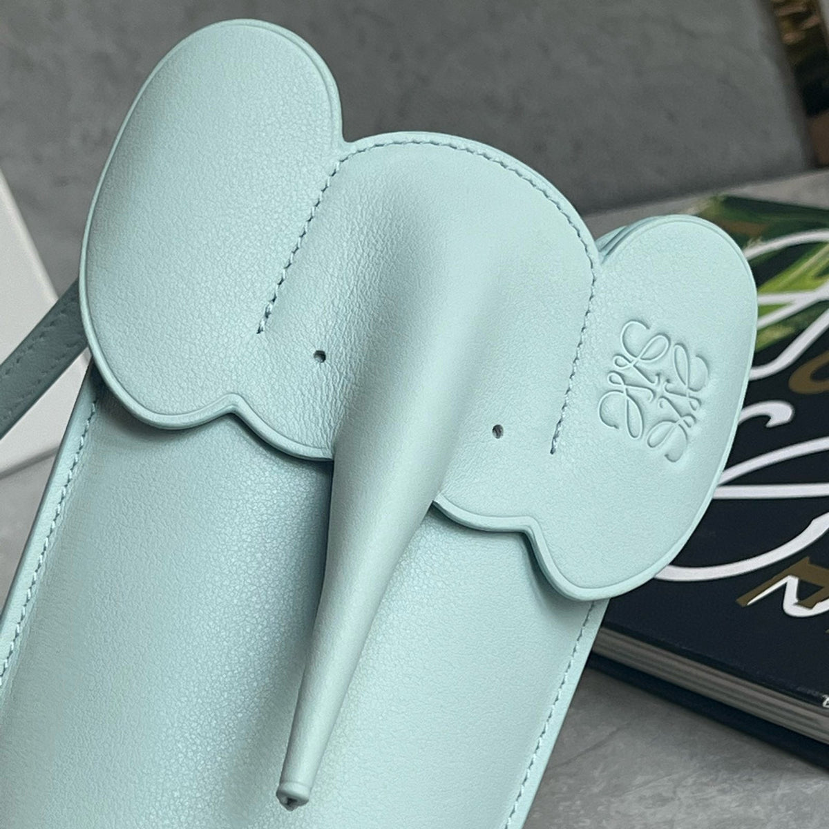 LOEW ELEPHANT POCKET BAG