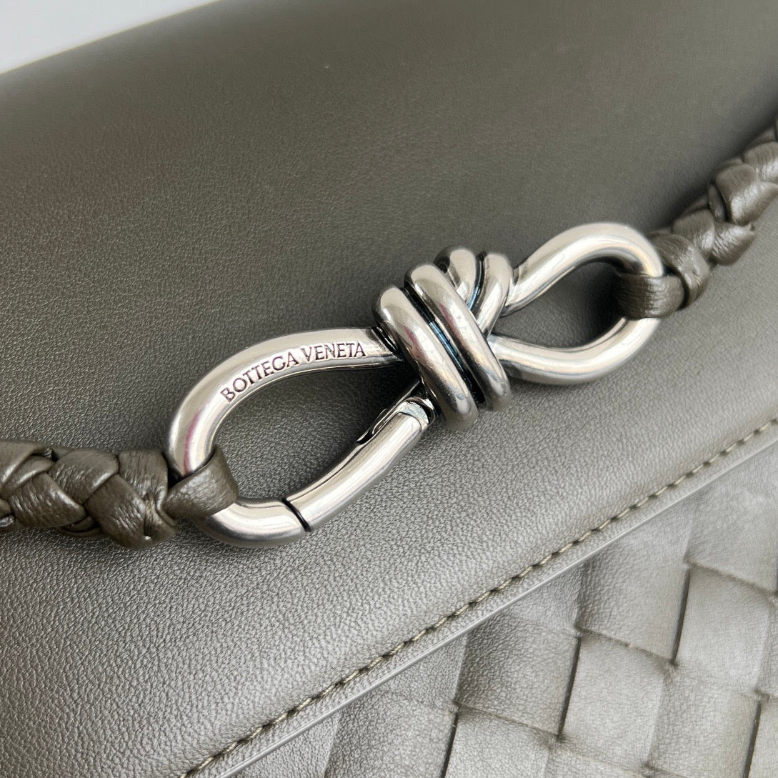 BOTT V SMALL ANDIAMO MESSENGER BAG