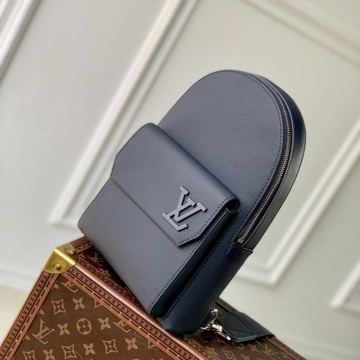 LOU PILOT SLINGBAG