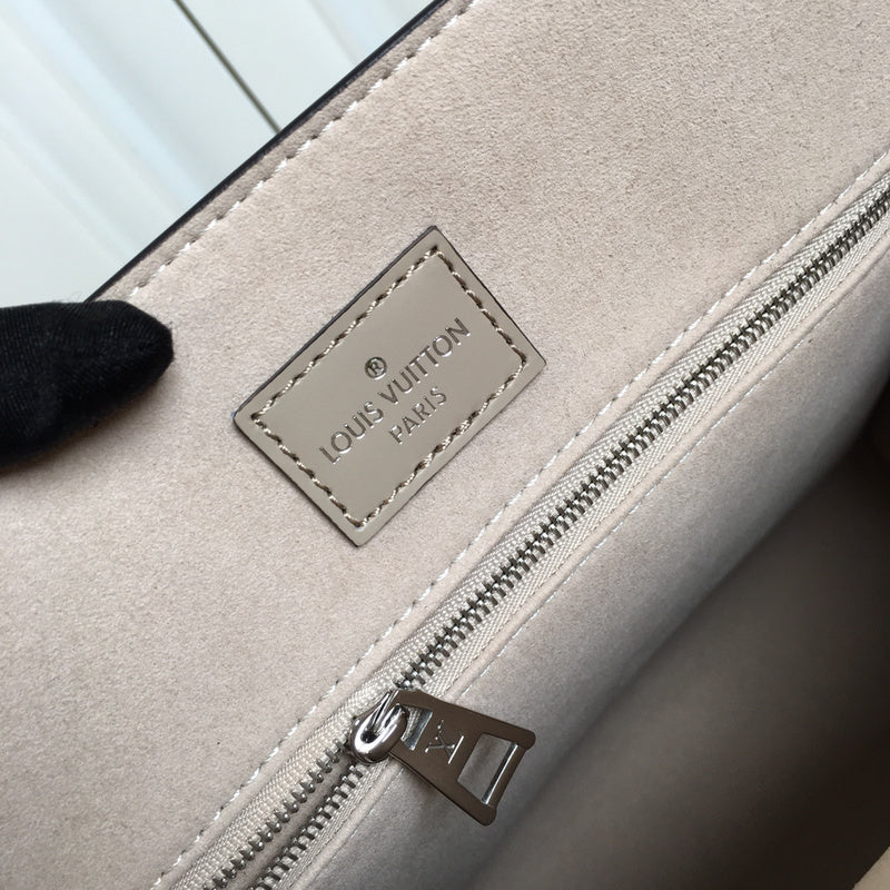 I W Fashion Lu-Vi bags - 17241