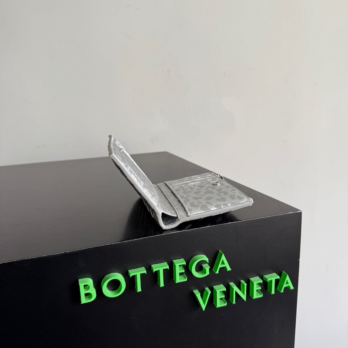 BOTT V LEATHER WALLET