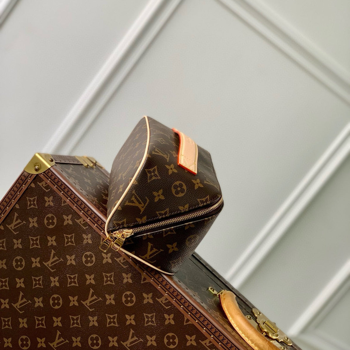 LOU TOILETRY BAG