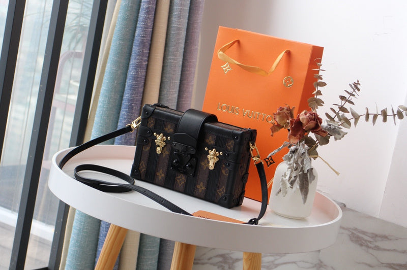 I W Fashion Lu-Vi bags - 17658