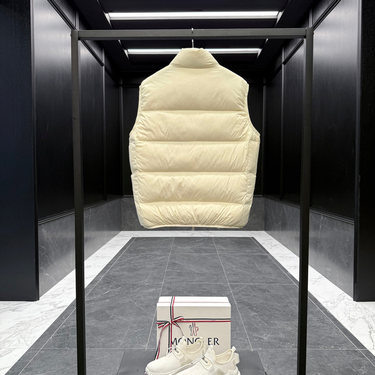 MONC ALMAZ VEST