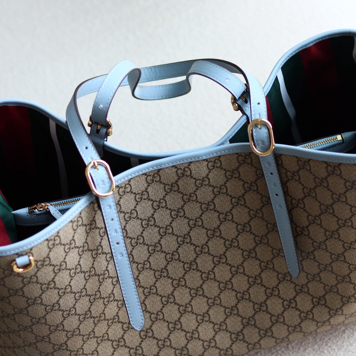 GG EMBLEM MAXI TOTE BAG