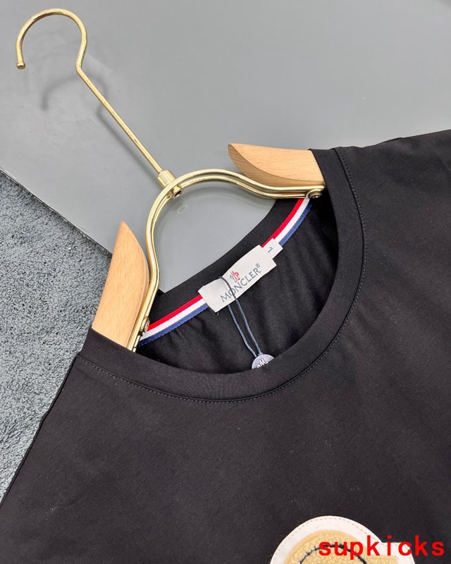 Moncler Luxury Cloth