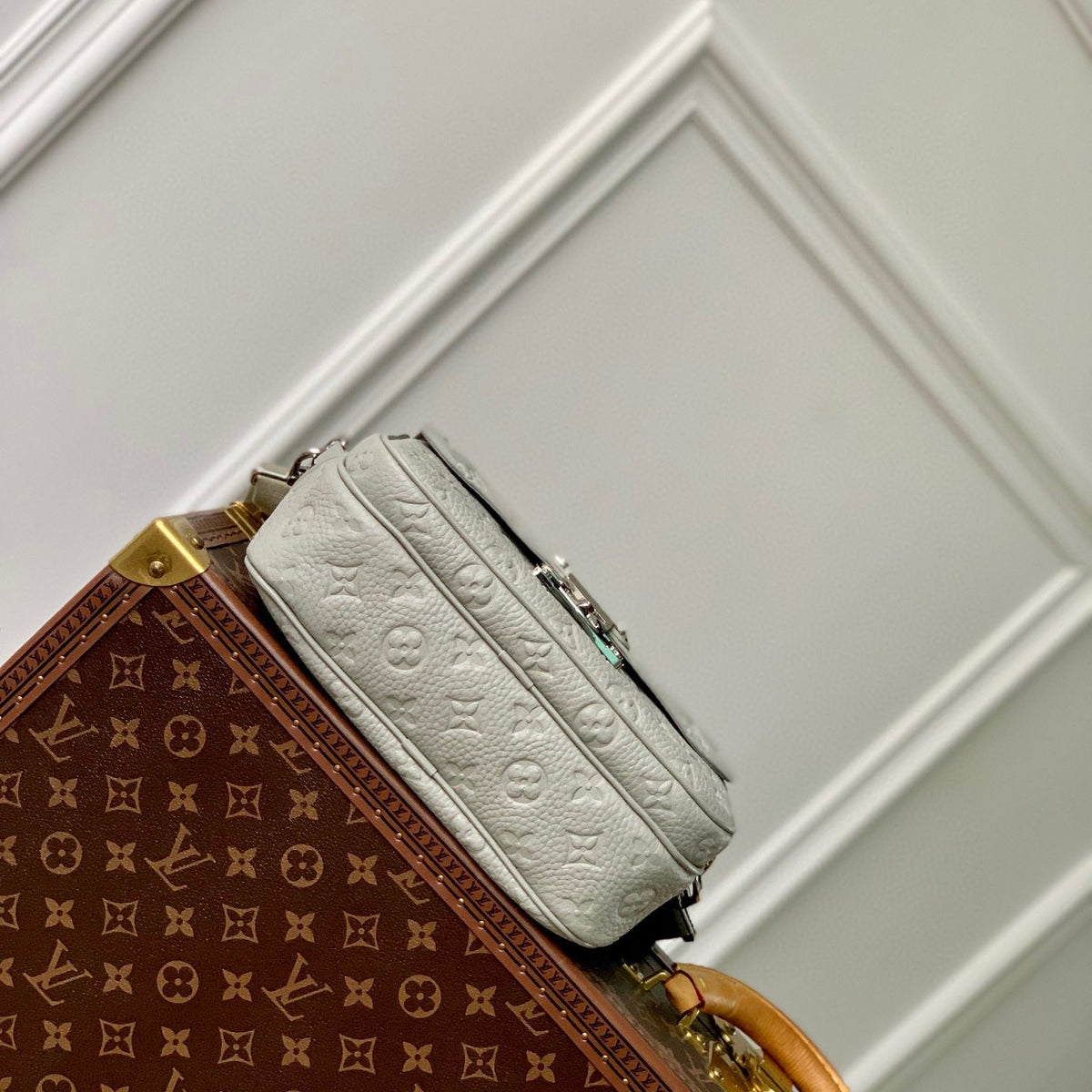 LOU S-LOCK MESSENGER BAG