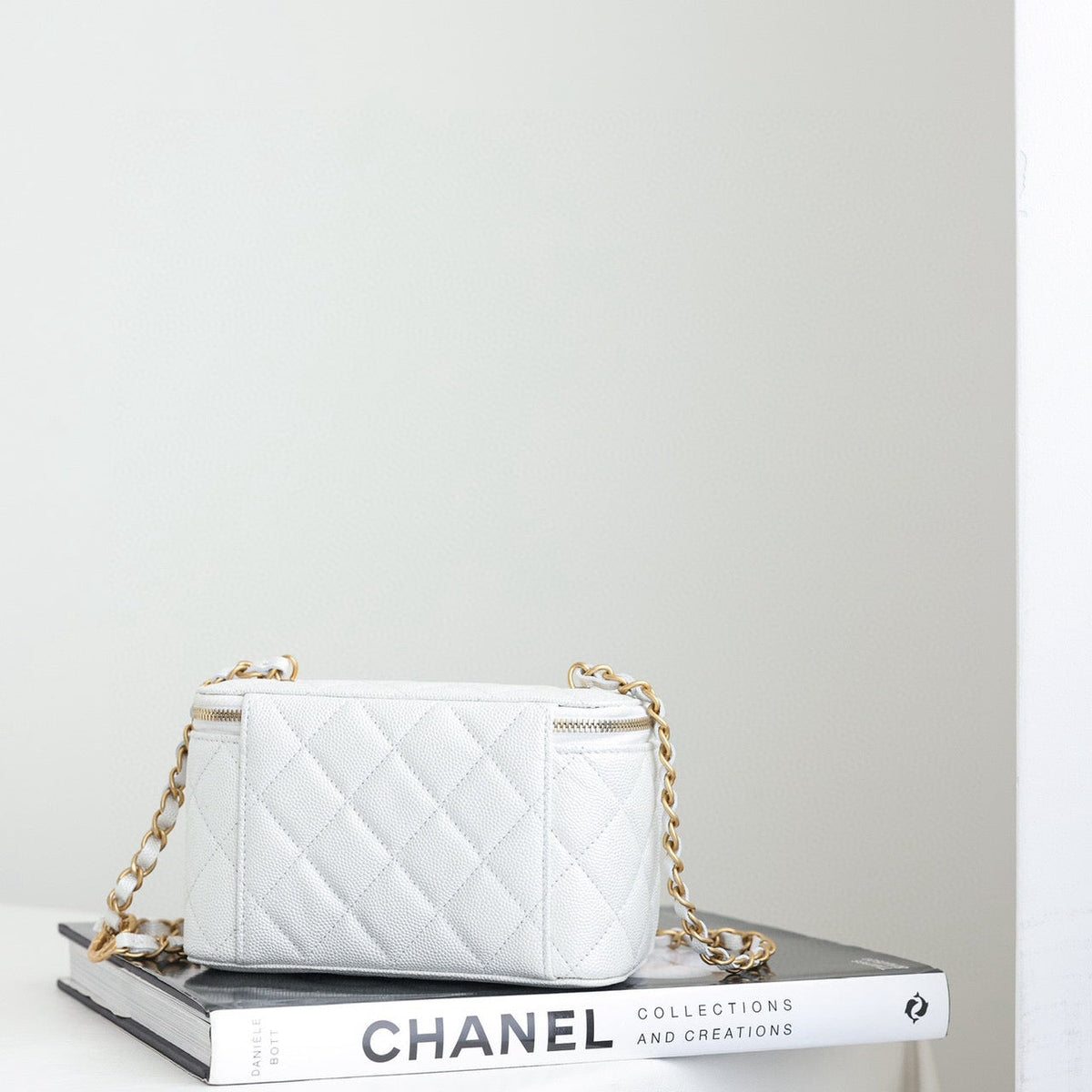 CC 24S VANITY BAG