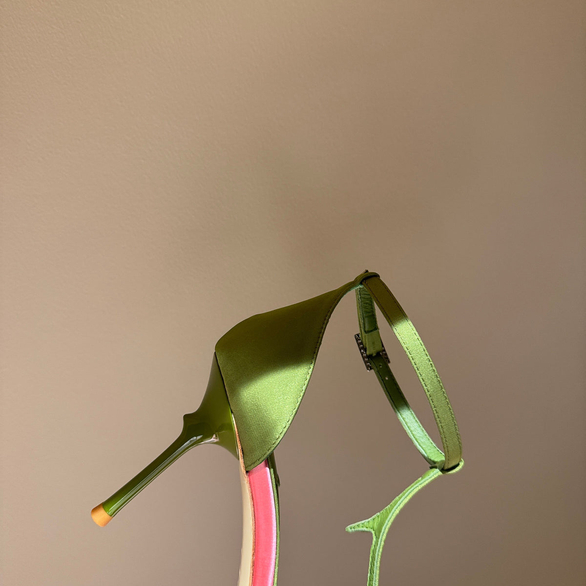 ROGER V HEELS