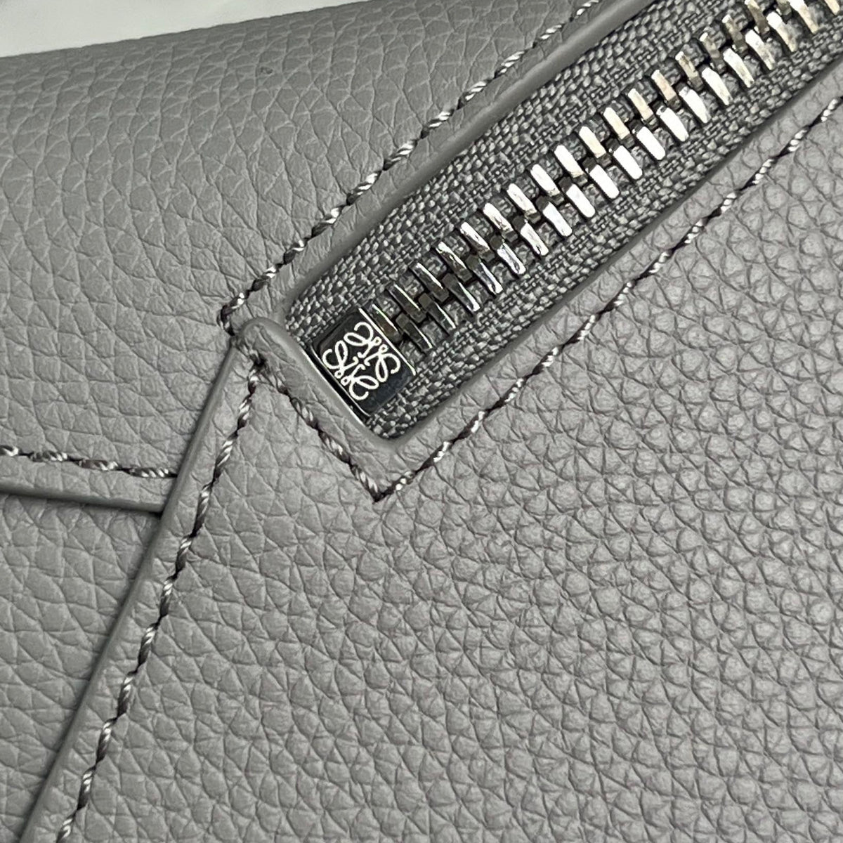 LOEW SMALL PUZZLE EDGE BAG