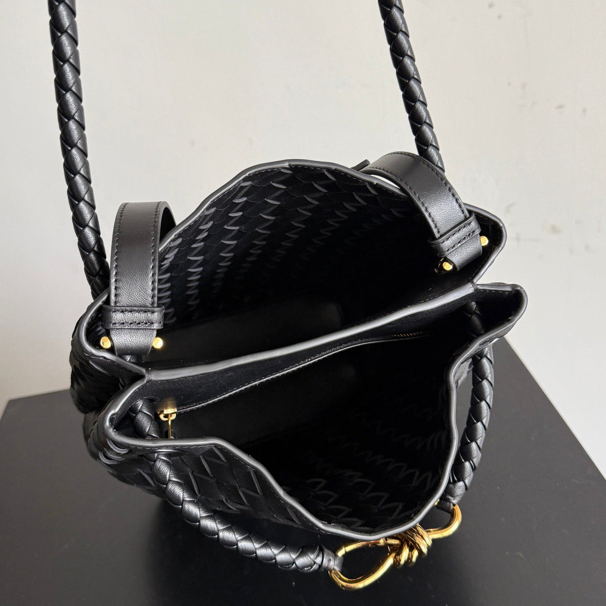 BOTT V ANDIAMO BUCKET BAG