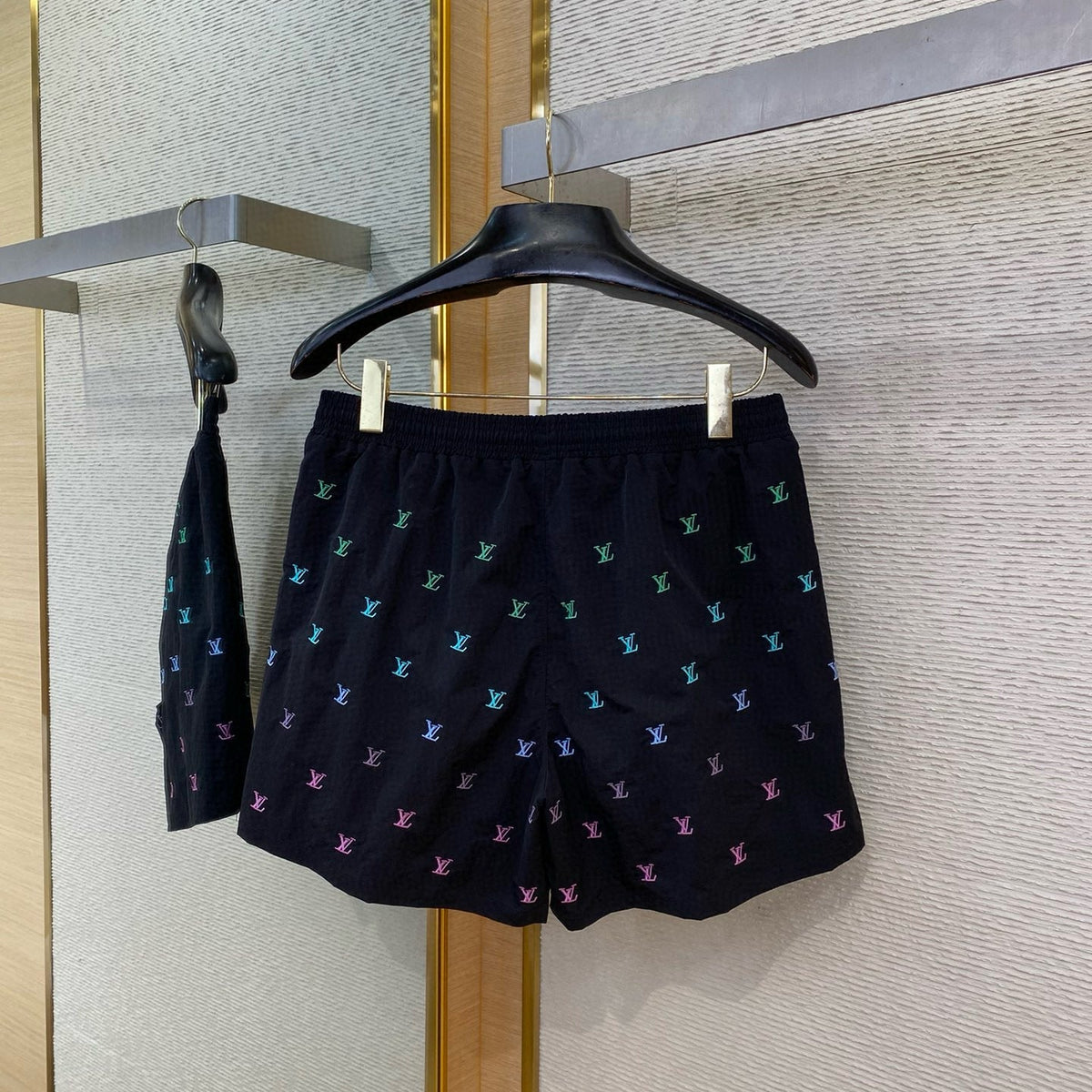 LOU SHORTS
