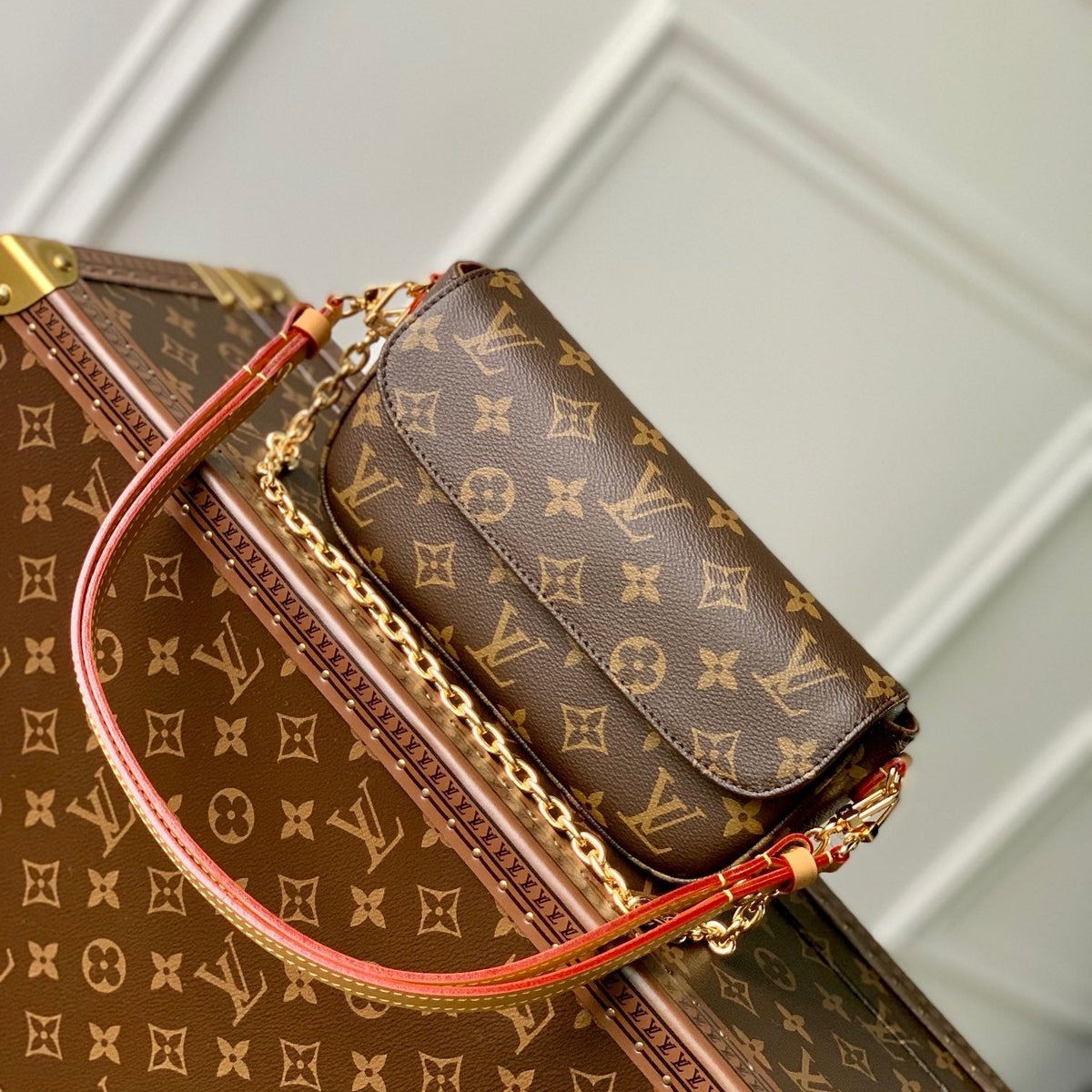 LOU IVY WALLET ON CHAIN BAG