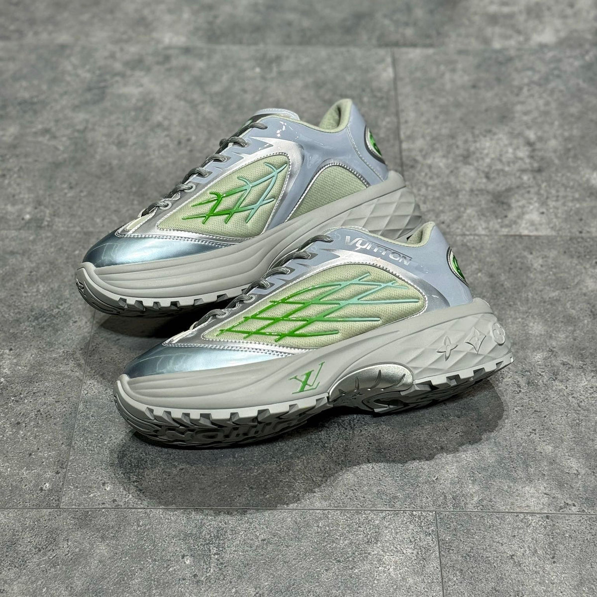 LOU DISCOVERY TRAINERS