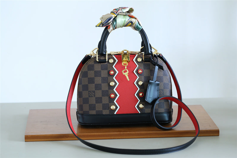I W Fashion Lu-Vi bags - 8262