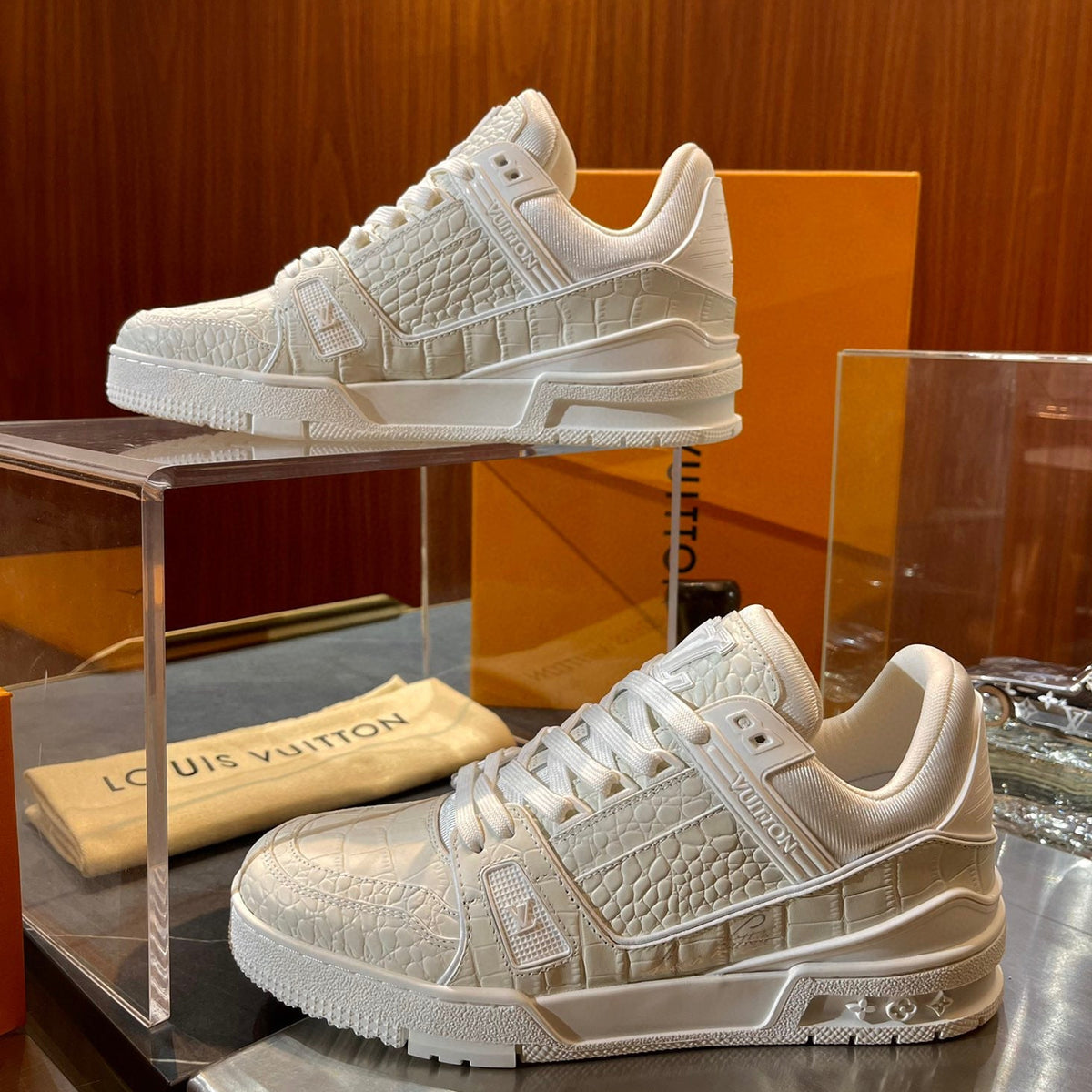 LOU TRAINERS