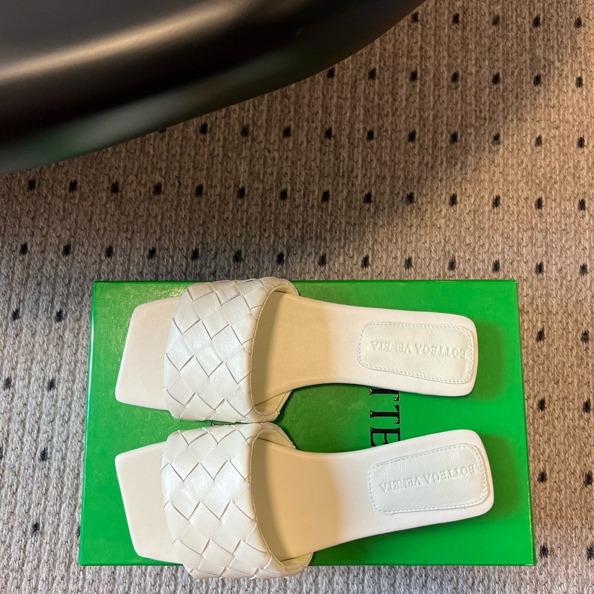 BOTT V SANDALS