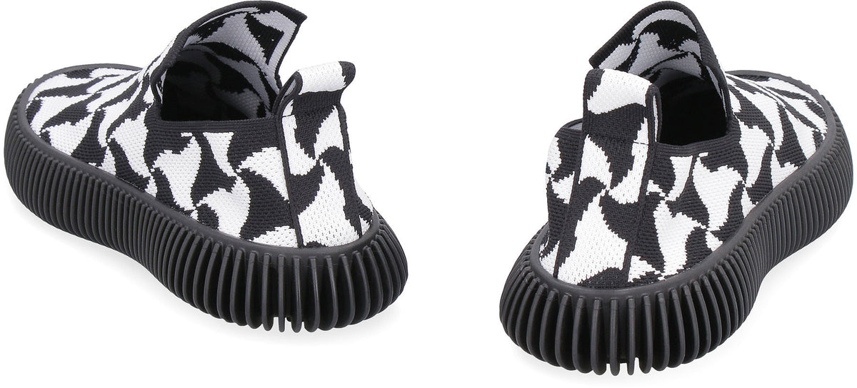 WAVY TRIANGLE SLIP-ON SNEAKERS