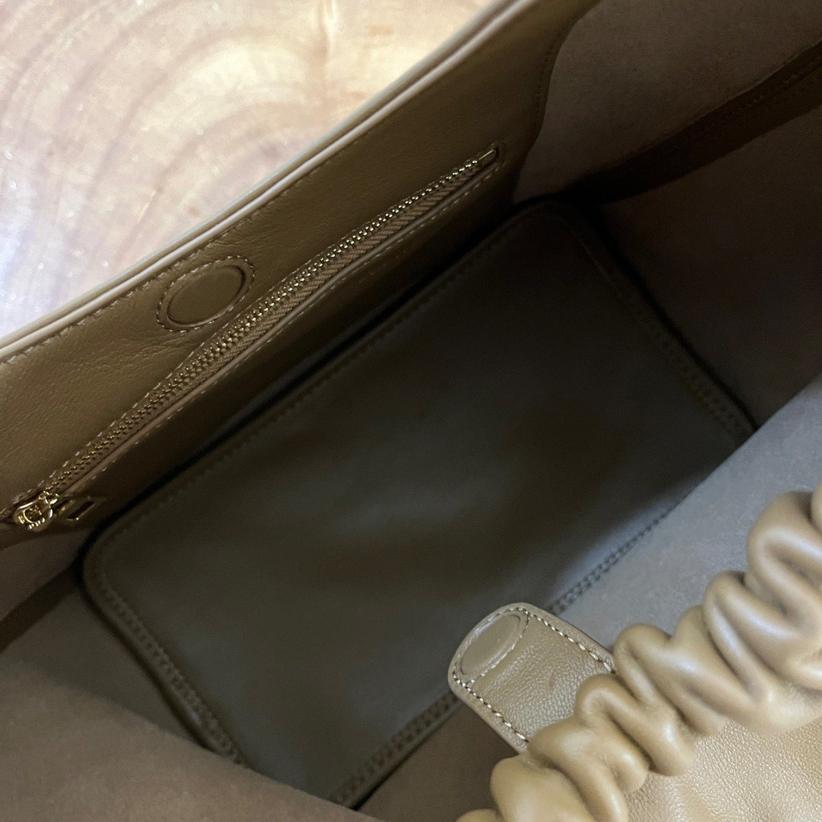 LOEW SMALL SQUEEZE BAG