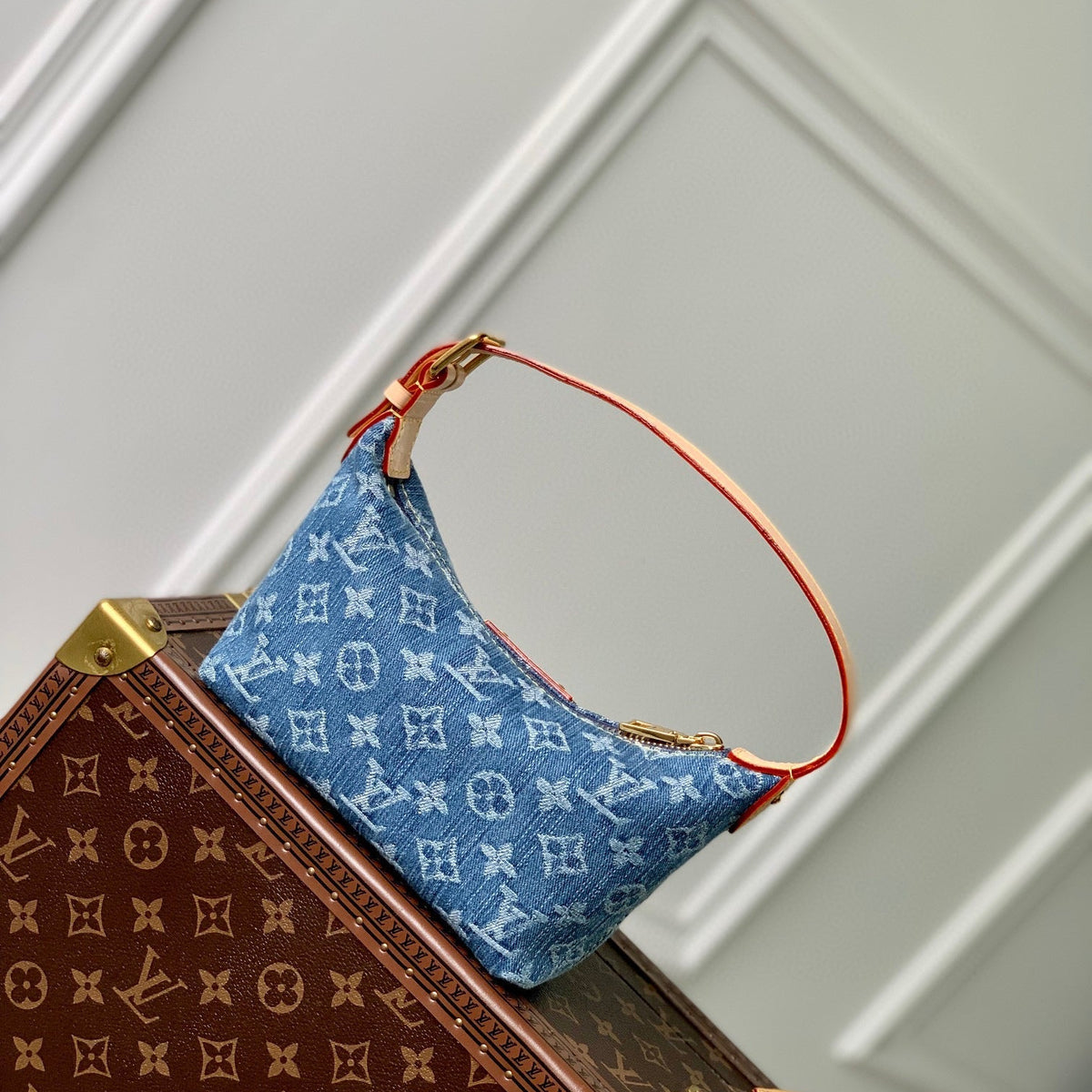 LOU HILLS POCHETTE