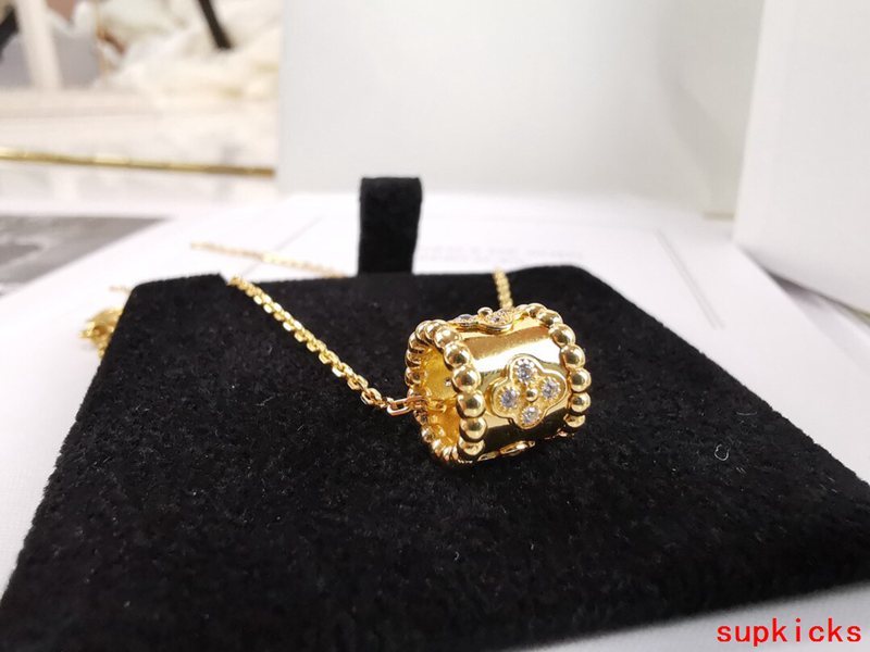 Van Cleef & Arples Jewelry