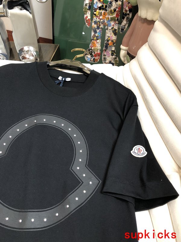 Moncler Luxury Cloth