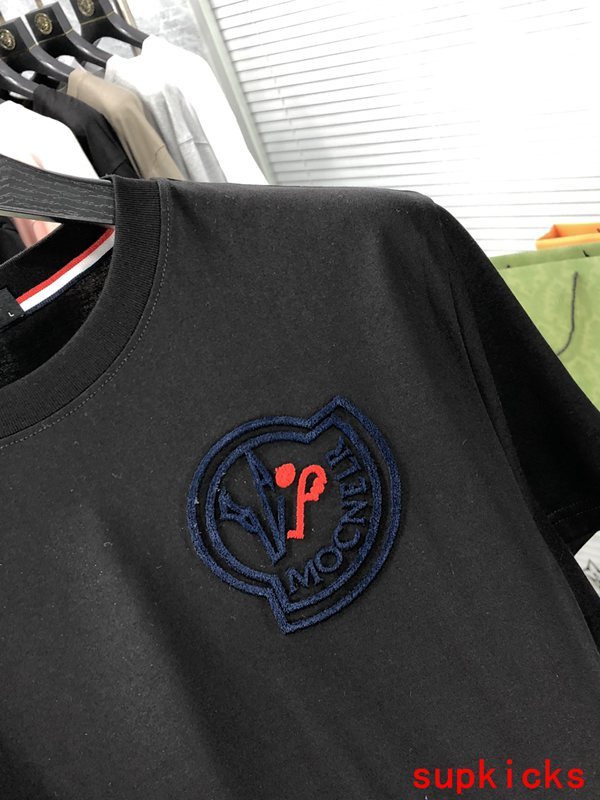 Moncler Luxury Cloth