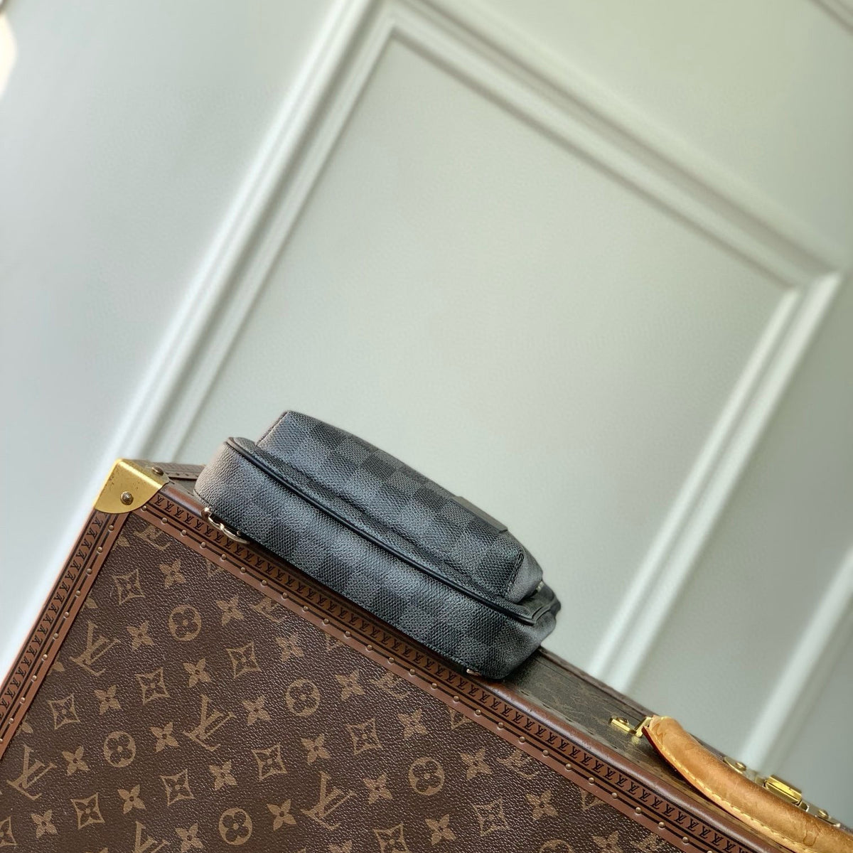 LOU AVENUE PM SLING BAG