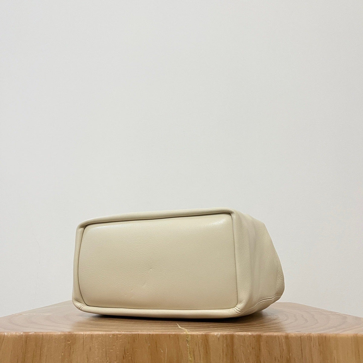 LOEW SMALL SQUEEZE BAG