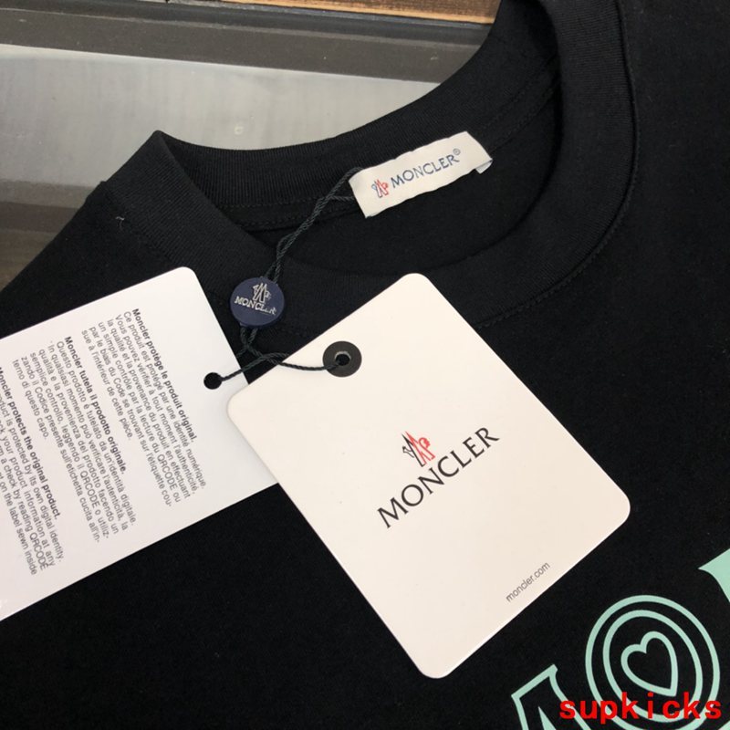 Moncler Luxury Cloth