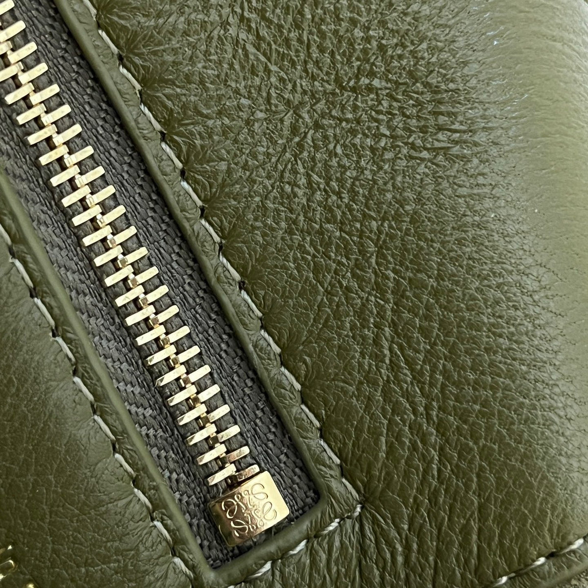 LOEW SMALL SQUEEZE BAG