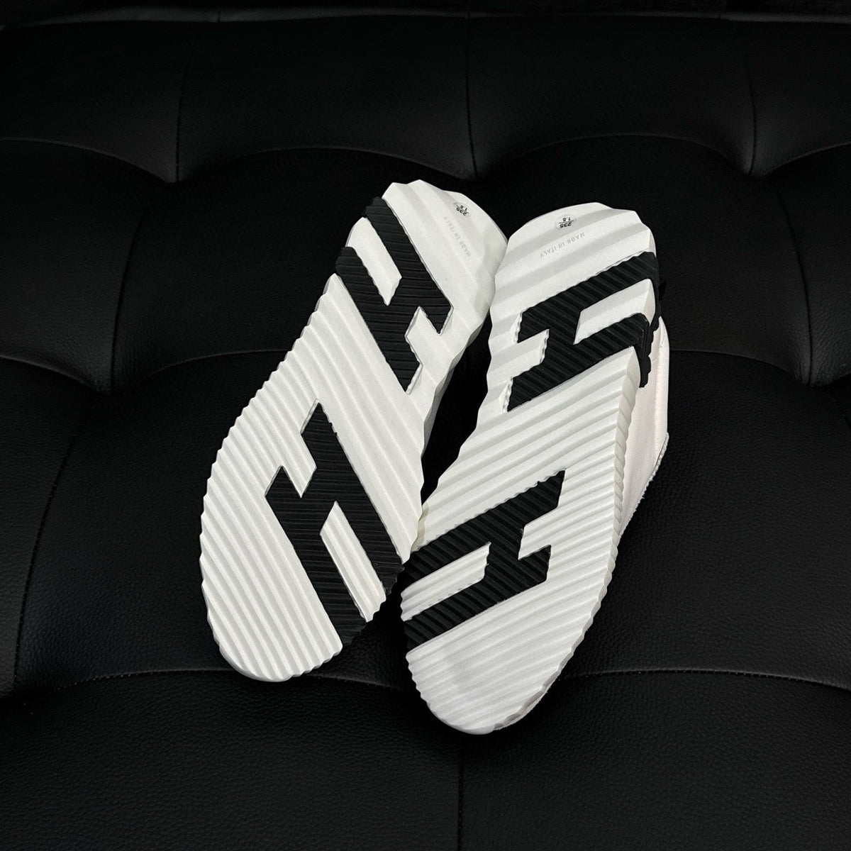 HERM BOUNCING SNEAKERS