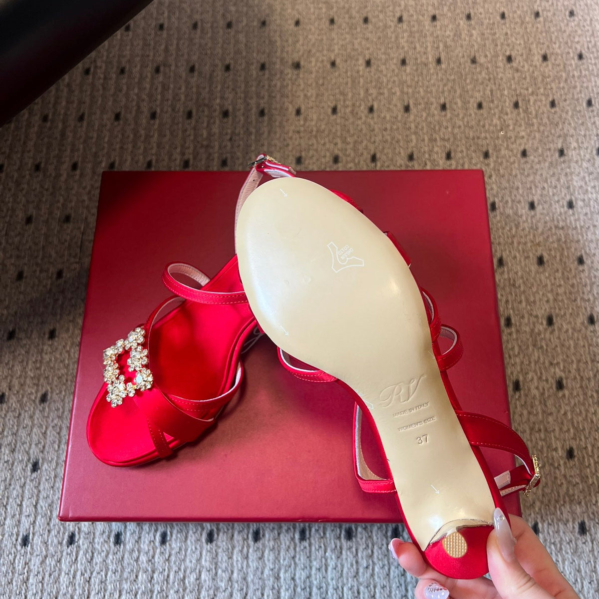 ROGER V HEELS
