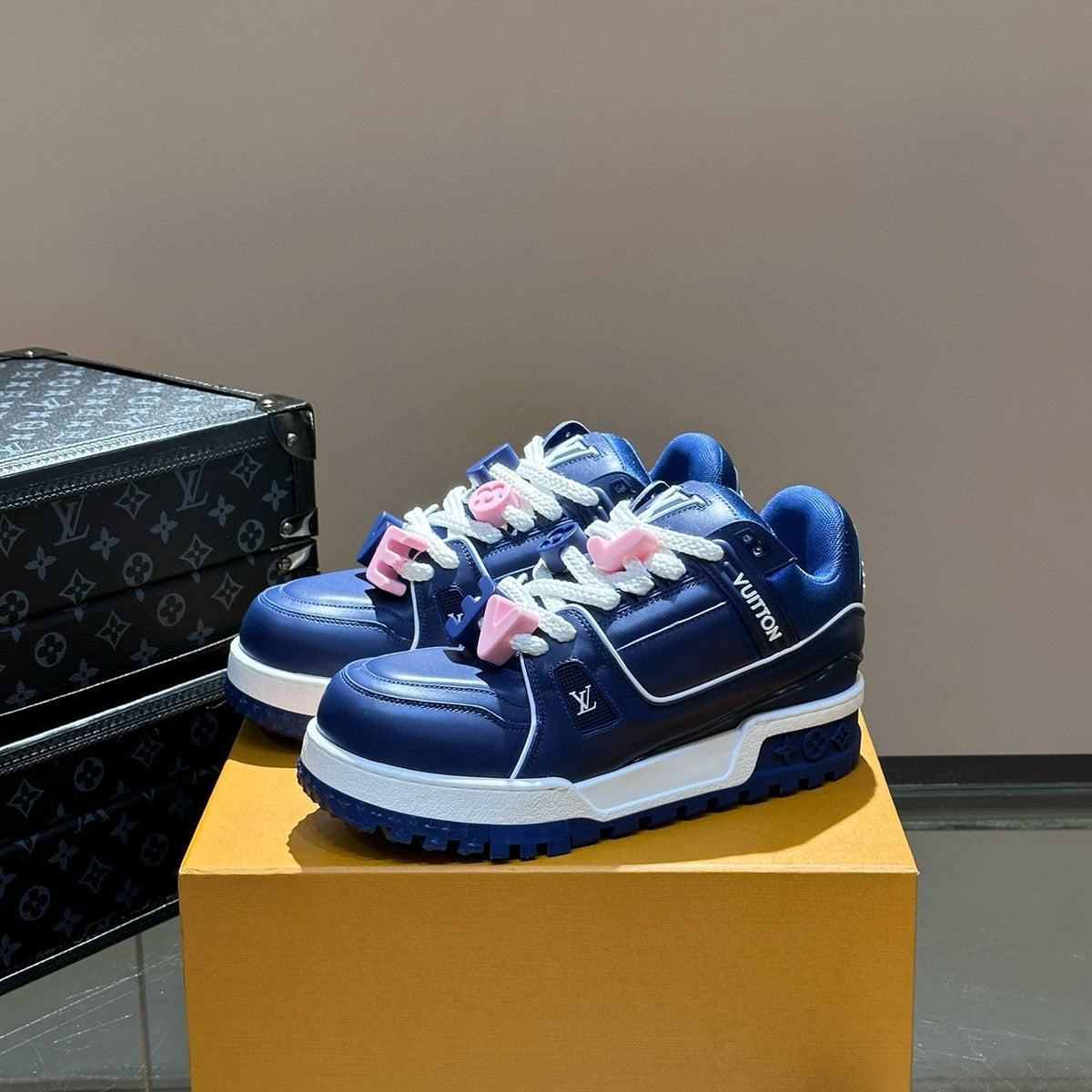 LOU TRAINERS