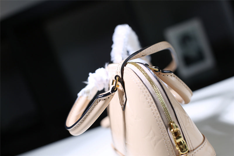I W Fashion Lu-Vi bags - 8304